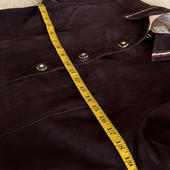 St. John Suede Shirt Jacket. - Picture 11 of 13